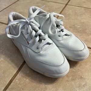 NWT Reebok White Walking Shoes 7.5 W